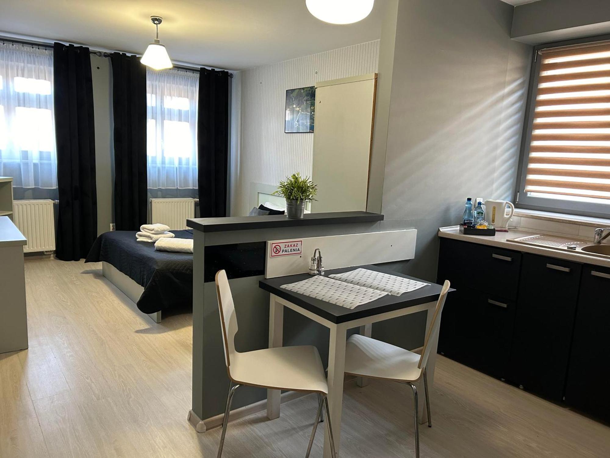 H-T-L Apartamenty Junior Nowa Sol Exterior photo