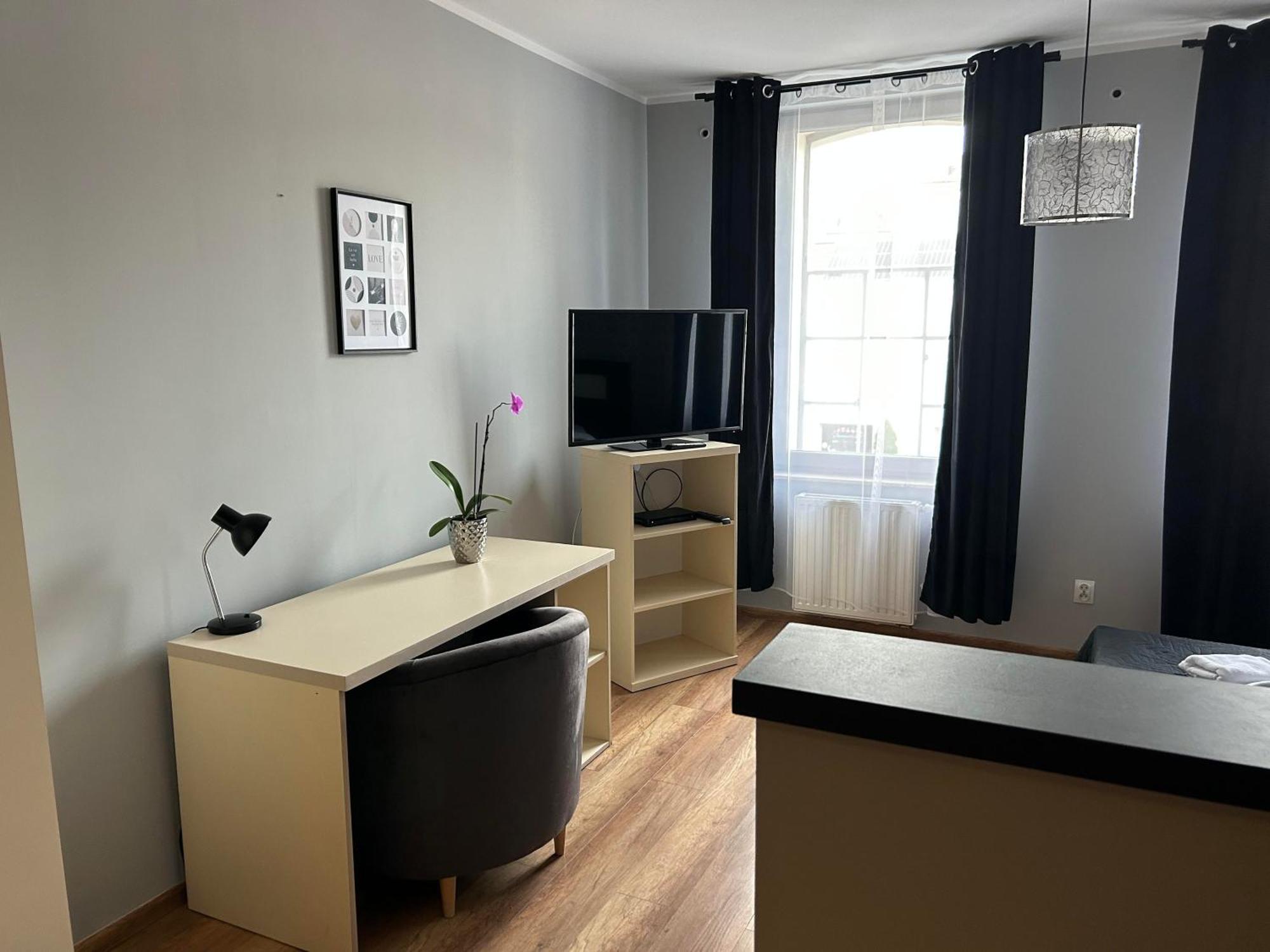 H-T-L Apartamenty Junior Nowa Sol Exterior photo