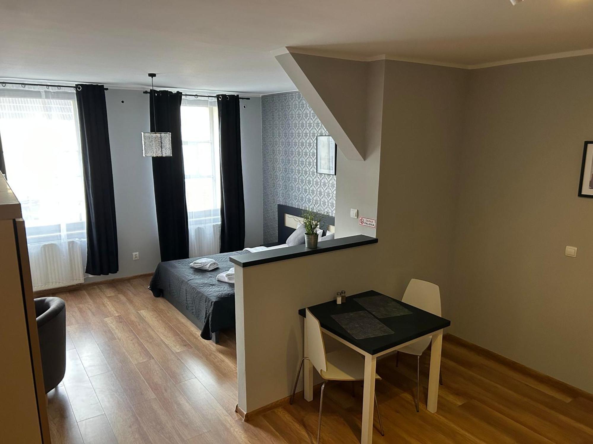 H-T-L Apartamenty Junior Nowa Sol Exterior photo